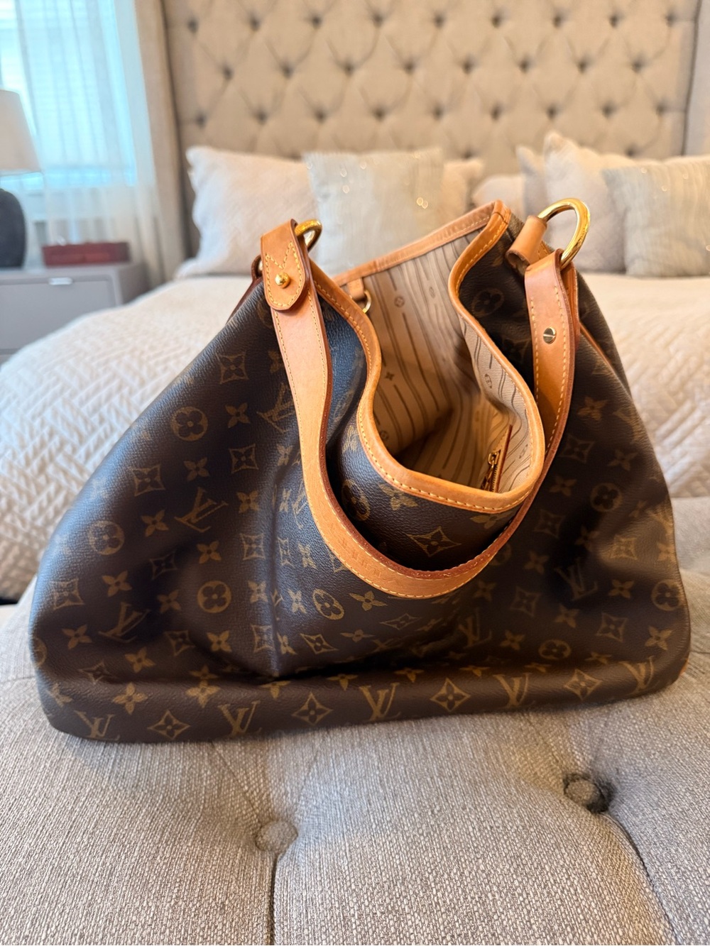 Louis Vuitton Monogram Canvas Shoulder Bag with Natural Vachetta Trim - Picture 3 of 9